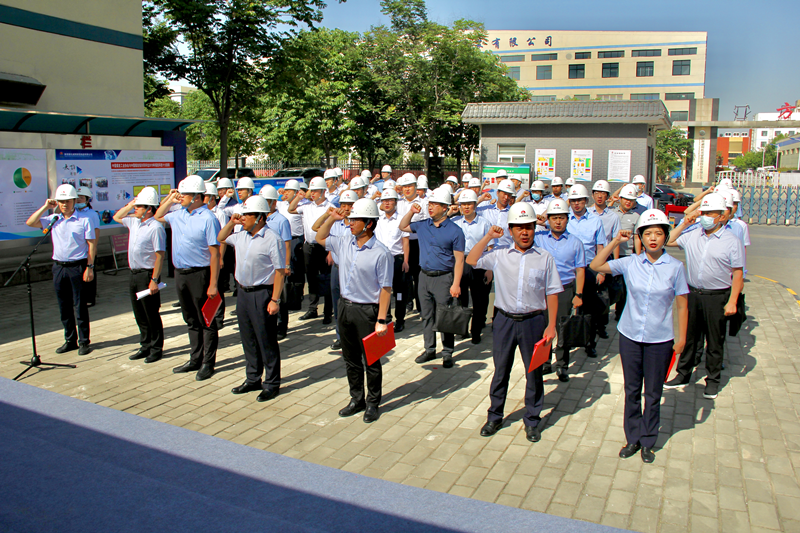 新型能源公司召開2022年“安全生產(chǎn)月”啟動儀式暨安全生產(chǎn)標(biāo)準(zhǔn)化建設(shè)現(xiàn)場會-3.png