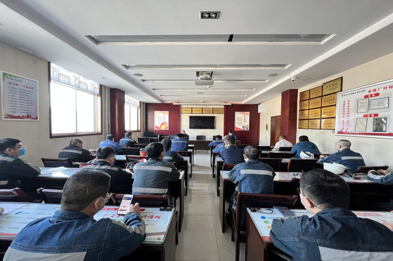 選煤公司涌鑫選煤廠爭分奪秒更換破碎機(jī)，跑出洗選“加速度”-2.png