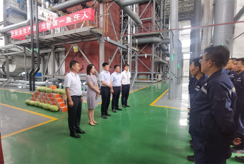 公司黨委委員、紀(jì)委書記高小軍深入陜北片區(qū)開展“夏日送清涼”慰問(wèn)活動(dòng)-2.png
