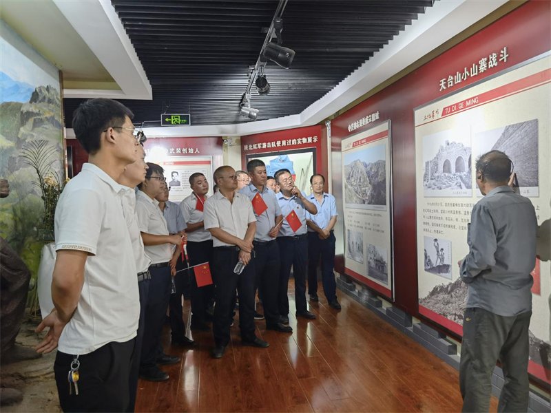 選煤公司陜北黨小組開展“黨在我心中，永遠(yuǎn)跟黨走”主題黨日活動-4.png