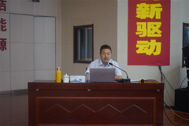 公司黨委書記、董事長(zhǎng)方剛為員工職業(yè)素養(yǎng)培訓(xùn)營(yíng)授課-2.png