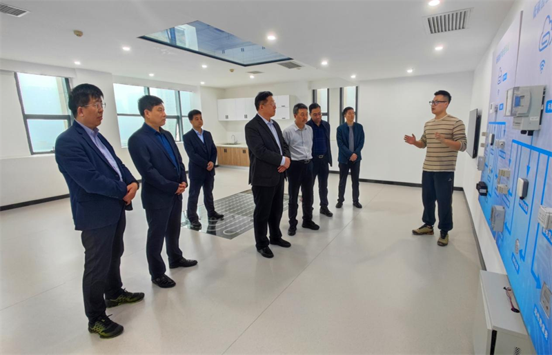 彬長礦業(yè)集團黨委書記、董事長白永明一行到公司座談交流-2.png