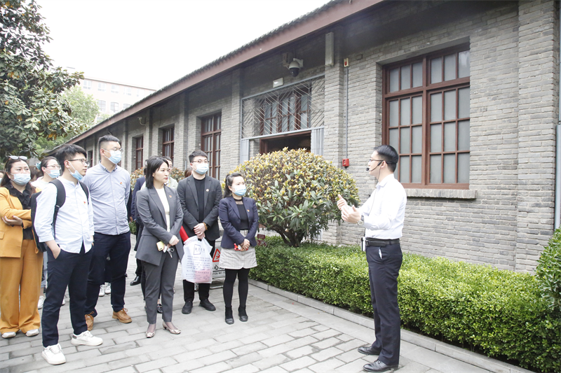 “追尋紅色足跡 傳承紅色基因”——公司組織青年職工赴西安事變紀念館開展黨史學(xué)習(xí)教育實踐活動1.png