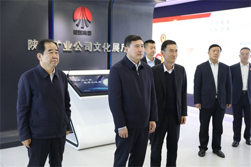 張文琪五一假期輕車簡(jiǎn)從深入陜北企業(yè)檢查安全生產(chǎn)并慰問(wèn)在崗干部職工2.jpg