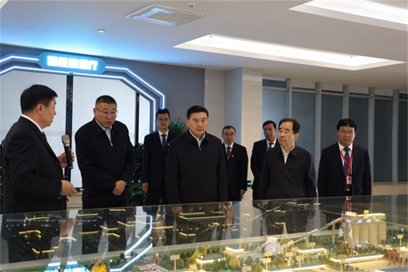 張文琪五一假期輕車簡(jiǎn)從深入陜北企業(yè)檢查安全生產(chǎn)并慰問(wèn)在崗干部職工3.jpg