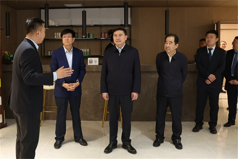 張文琪五一假期輕車簡(jiǎn)從深入陜北企業(yè)檢查安全生產(chǎn)并慰問(wèn)在崗干部職工5.jpg