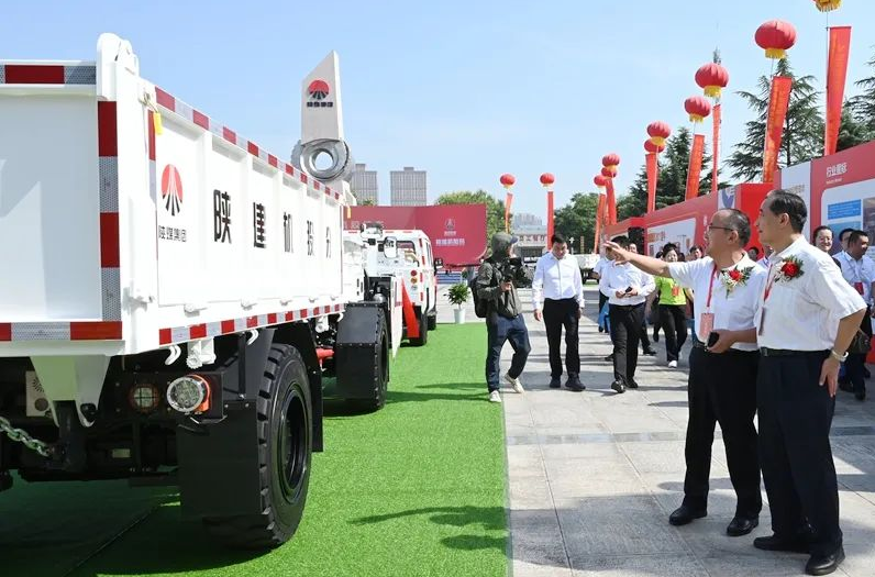 陜建機(jī)股份舉行新能源礦用無軌膠輪車產(chǎn)品發(fā)布會