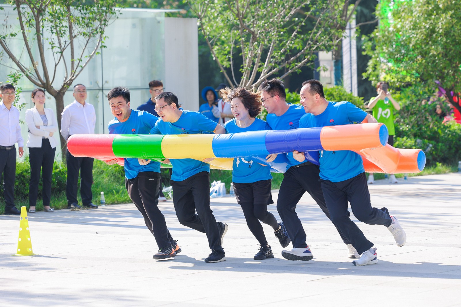 新型能源公司開展慶祝成立十周年職工趣味活動(dòng)